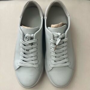 Giovvani Light Grey Leather Sneaker (Size 8)